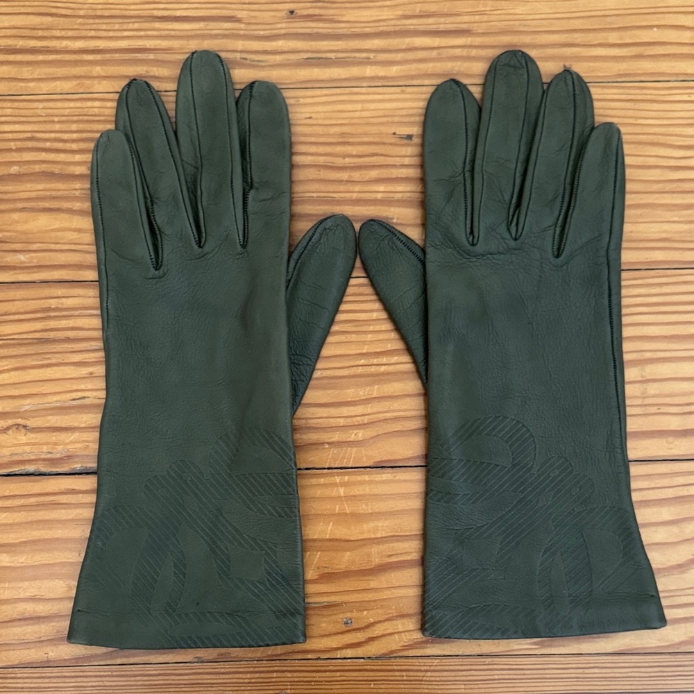 Loewe annagram Elegant Green Leather Gloves